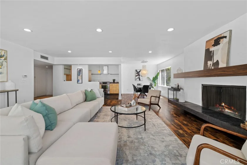 5339 Newcastle Avenue #112 photo 1