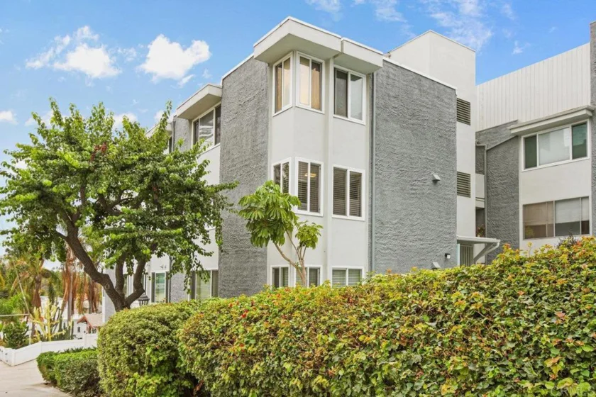 1907 Robinson Avenue #201 photo 1