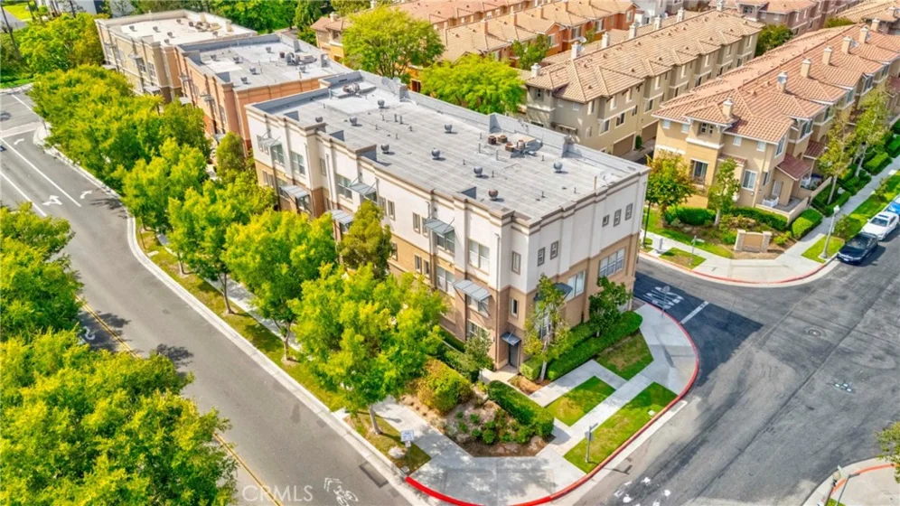 2256 Clark photo 58
