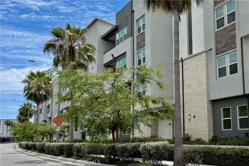 1130 S Urbana photo 2