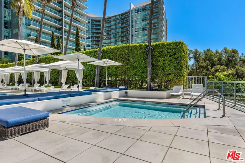 13700 Marina Pointe Drive #1016 photo 25