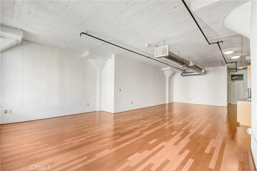 200 N San Fernando photo 17