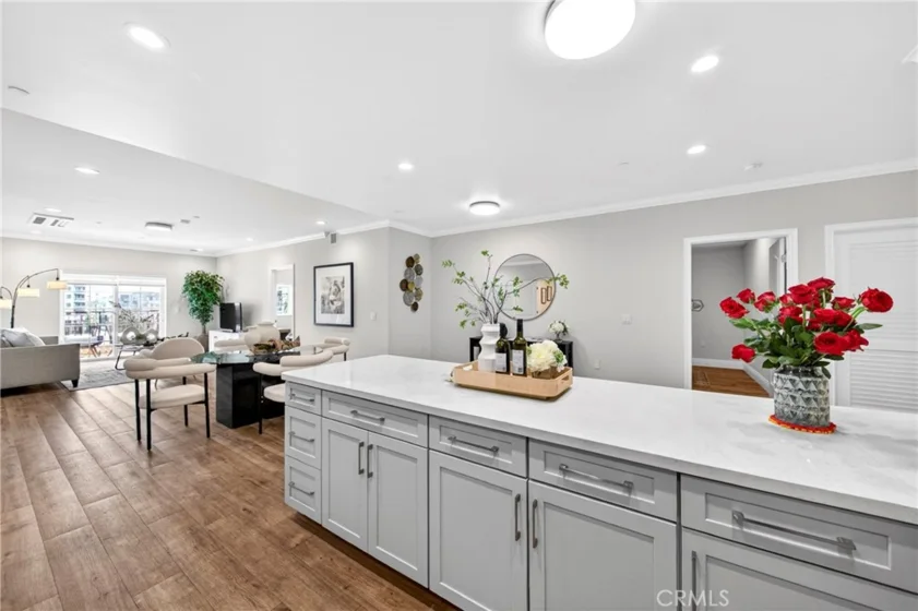 944 S Serrano Avenue #306 photo 3