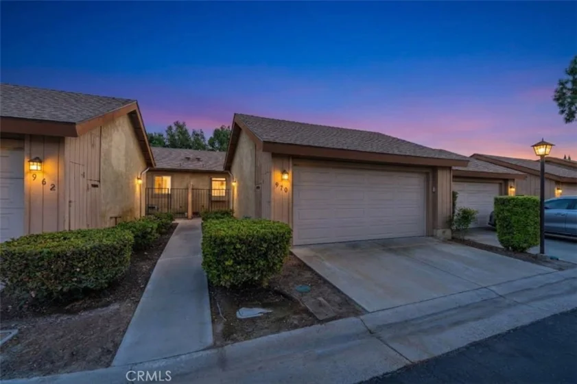 970 S Laurelwood photo 1