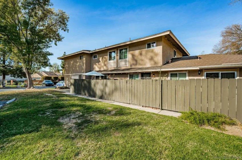 904 Amistad Court #C photo 22