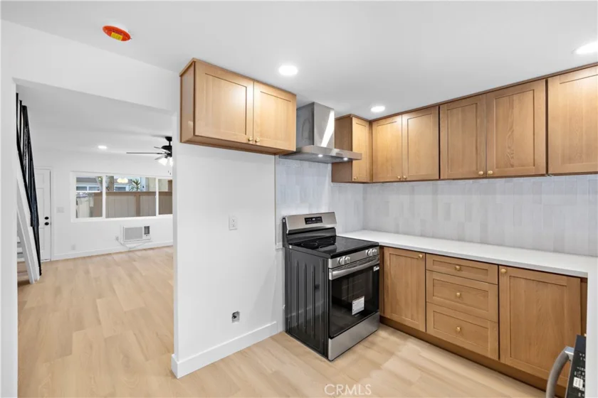 655 W 6th #A photo 9