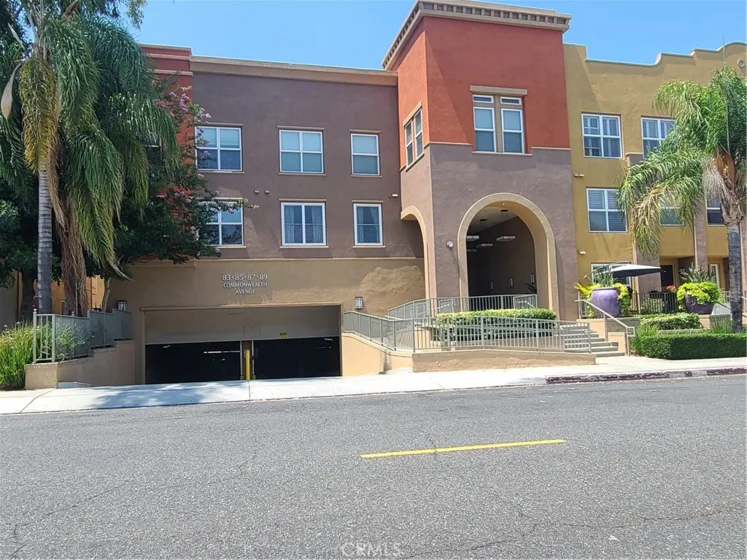 89 E Commonwealth Avenue #3B photo 1