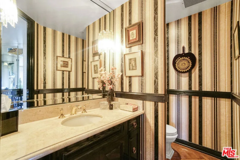 10551 Wilshire Boulevard #902 photo 21