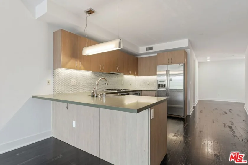 12837 Moorpark Street #313 photo 5