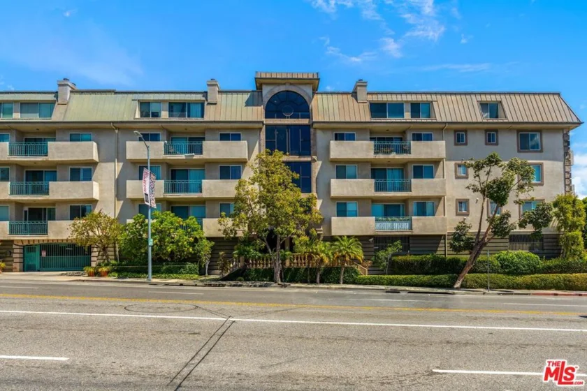 390 S Sepulveda Boulevard #409 photo 33