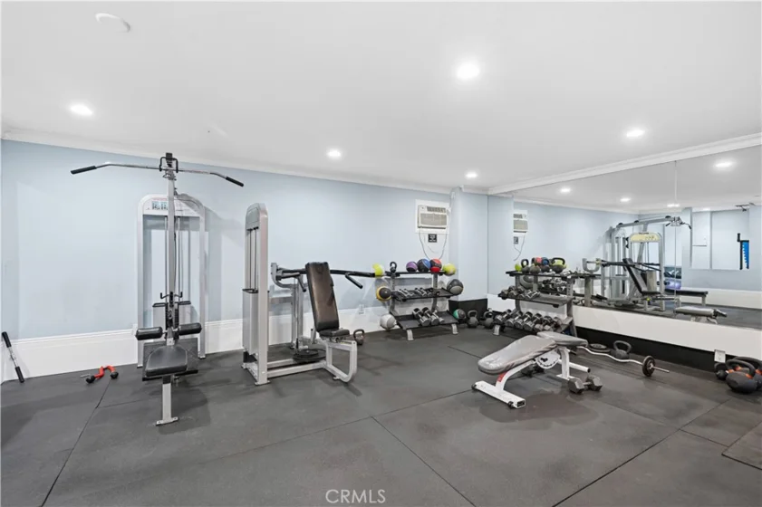 1154 S Barrington Avenue #213 photo 18