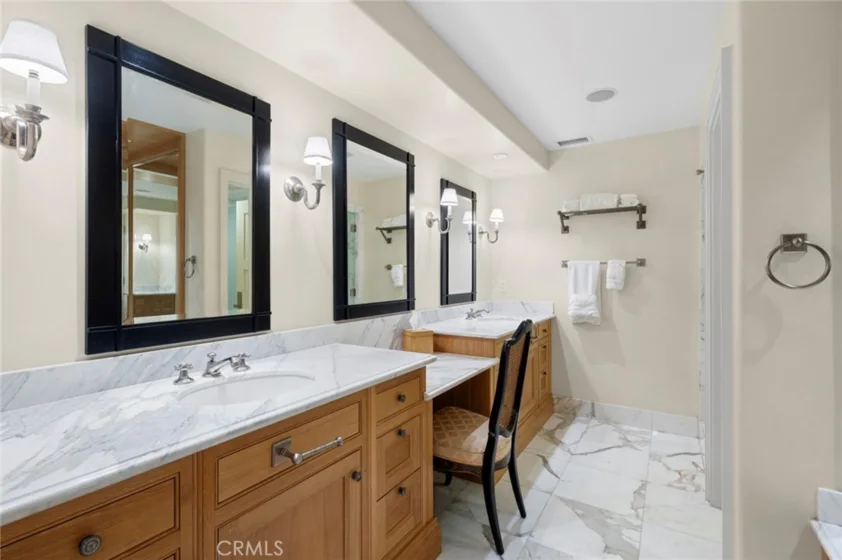 1030 Bayside Cove #702 photo 24