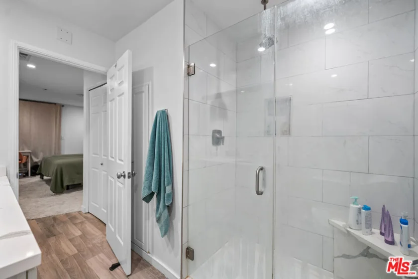 121 S Hope Street #517 photo 41