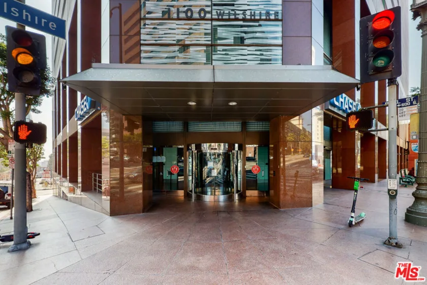 1100 Wilshire Boulevard #2401 photo 1