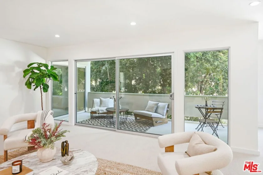 516 San Vicente Boulevard #206 photo 2