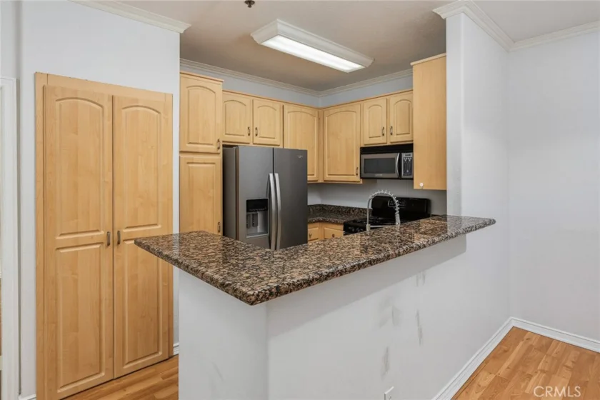 300 N El Molino Avenue #308 photo 7