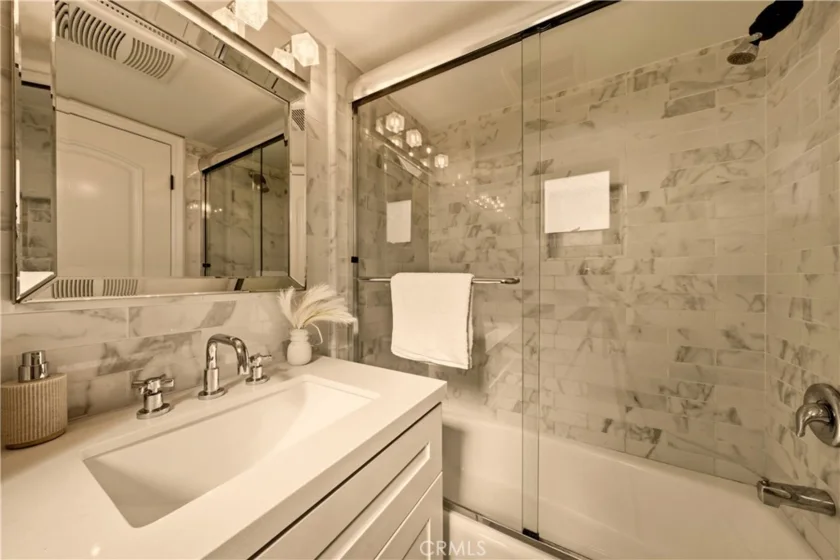 14702 Magnolia Boulevard #105 photo 14