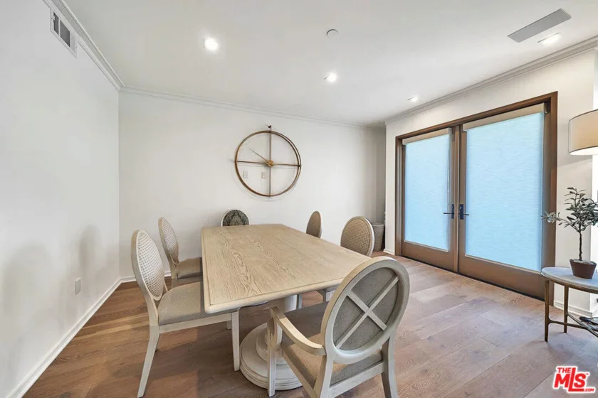 132 N Swall Drive #301 photo 29