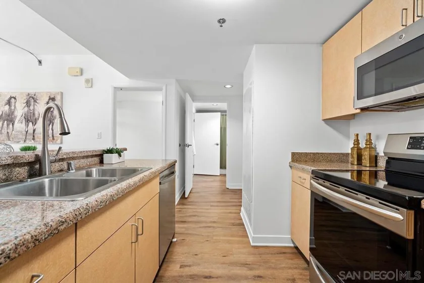 425 W Beech Street #303 photo 7