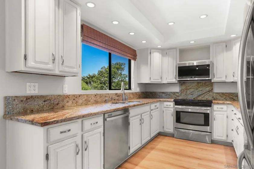 835 E Avenue #B photo 12