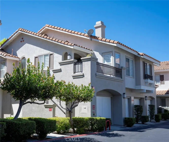 210 California Court photo 1
