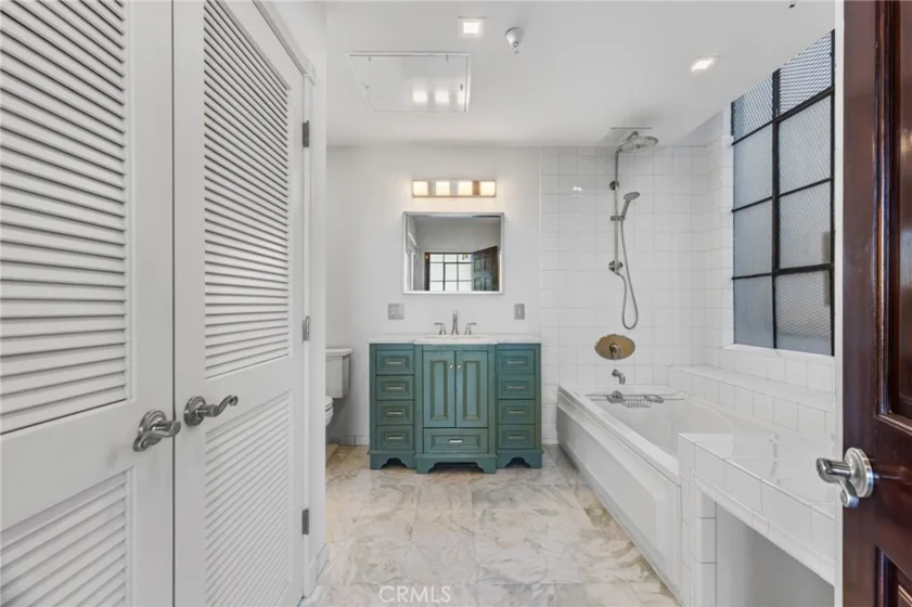 315 E 8th #401 photo 9
