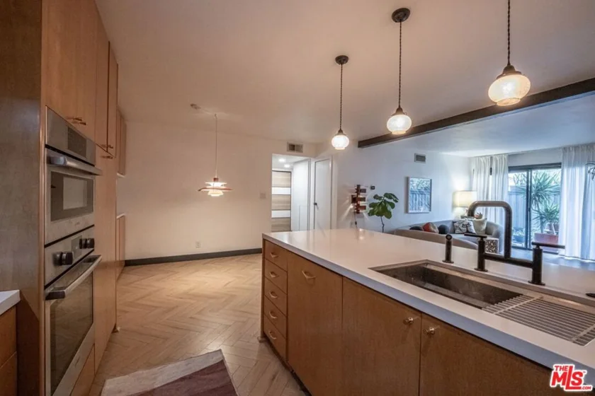 15511 Sherman Way #40 photo 6
