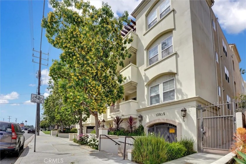 13935 Burbank Boulevard #105 photo 1