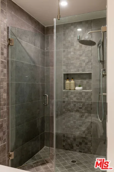 4460 Wilshire Boulevard #207 photo 50