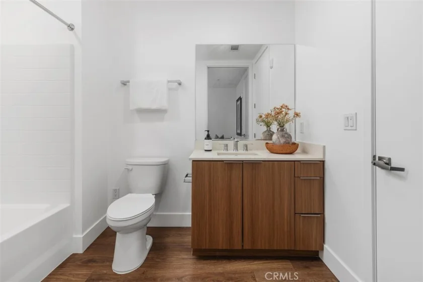 709 E Walnut Street #315 photo 22
