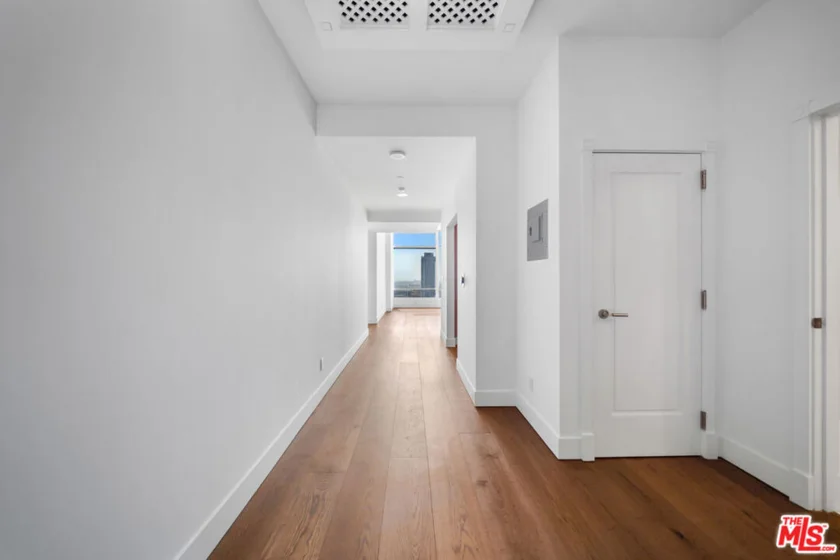 900 W Olympic Boulevard #32I photo 28