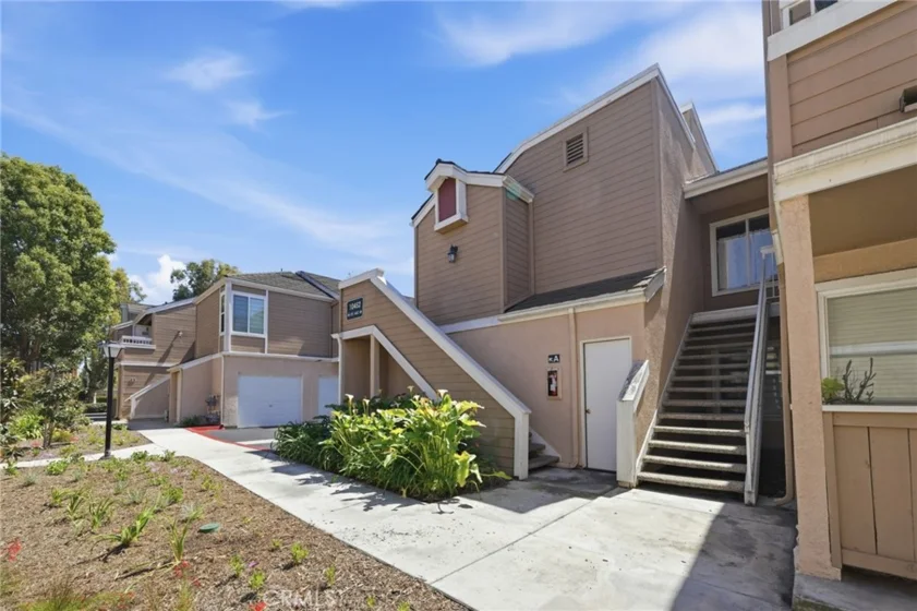 10452 W Briar Oaks photo 2
