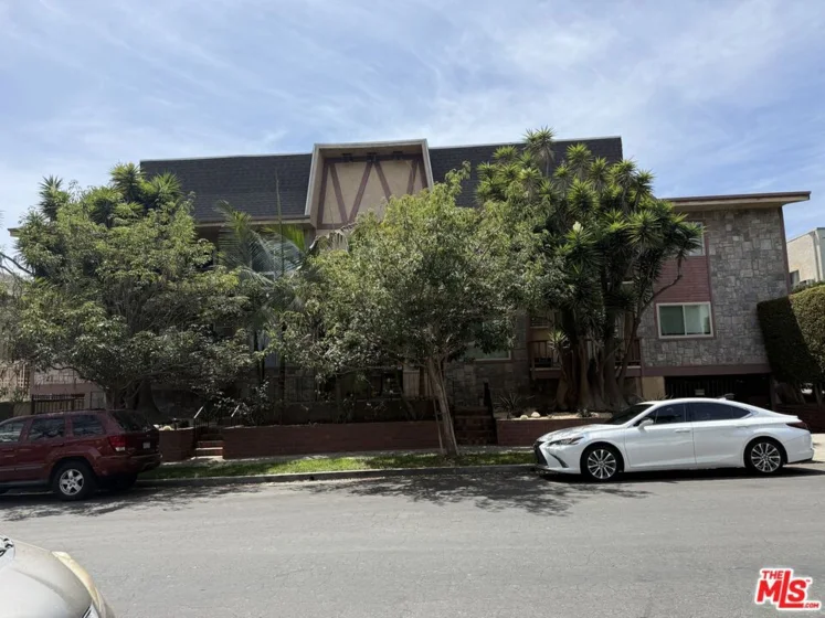 1849 Greenfield Avenue #106 photo 1