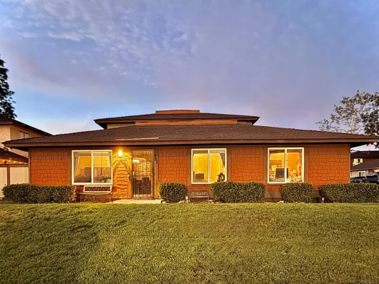 321 Sun Court photo 1
