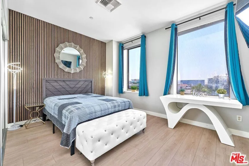 3810 Wilshire Boulevard #408 photo 2