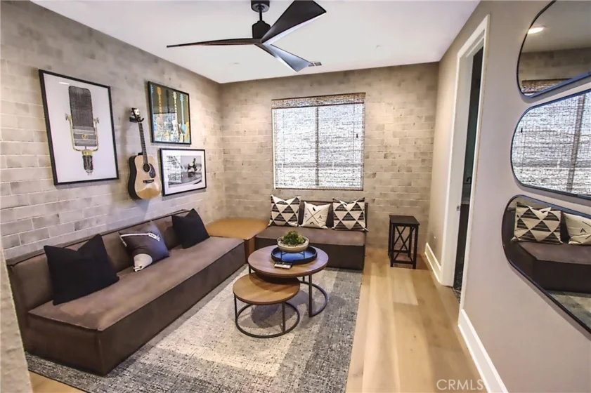 39789 Larkspur photo 13