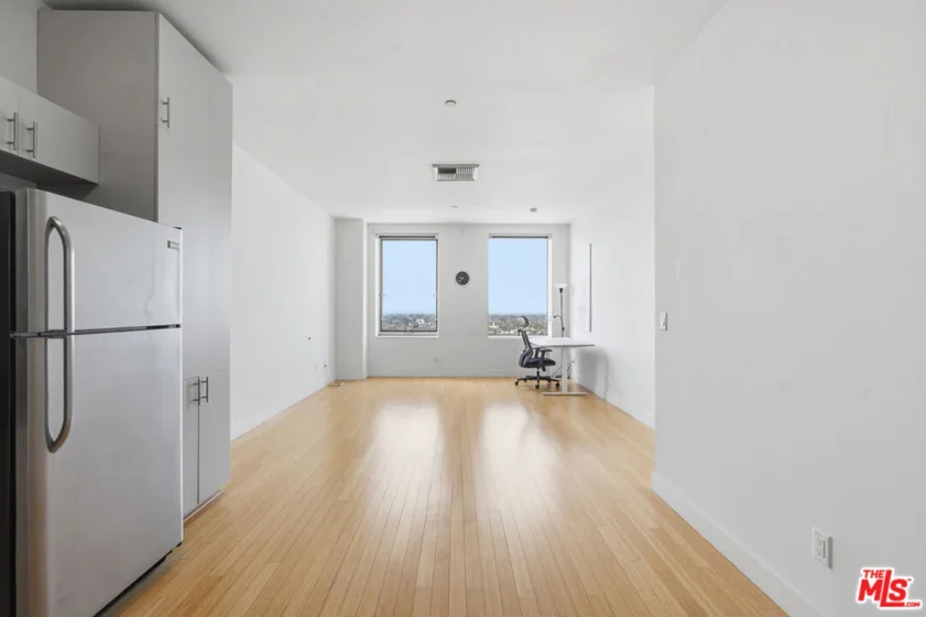 3810 Wilshire Boulevard #1609 photo 4