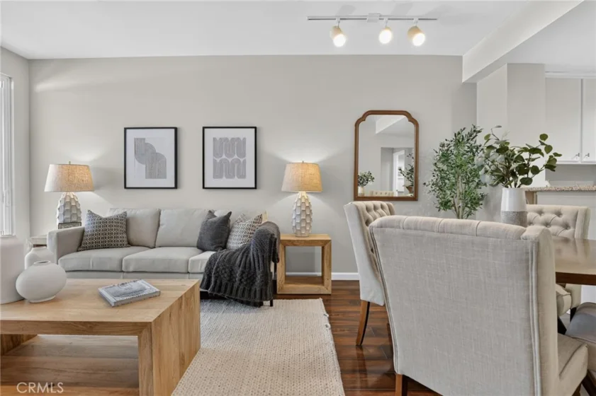 160 S Hudson Avenue #111 photo 8