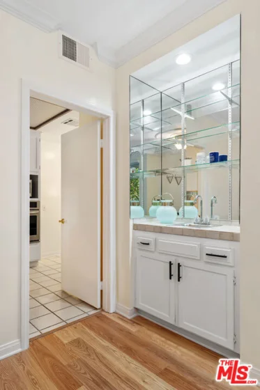 1375 Kelton Avenue #104 photo 38