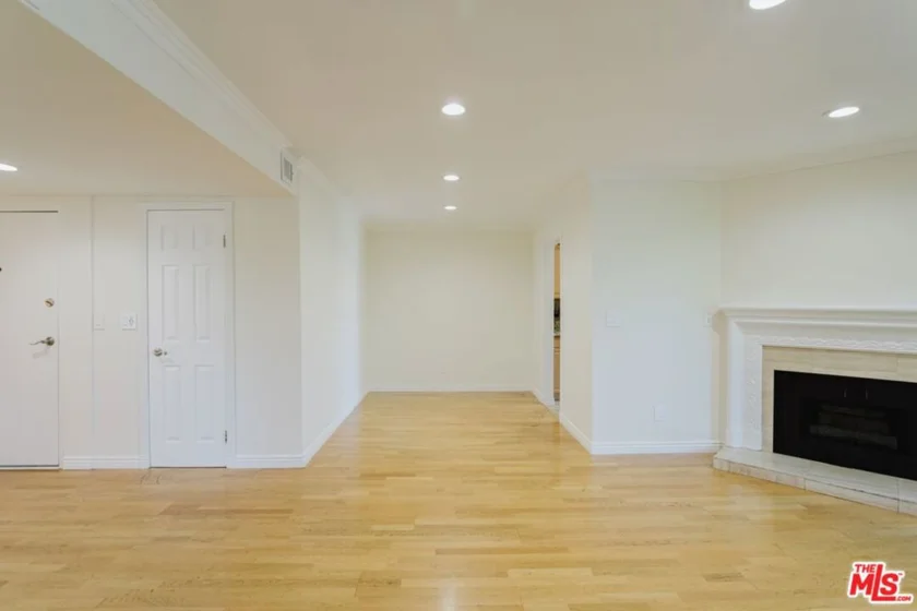 14980 Victory Boulevard #201 photo 7