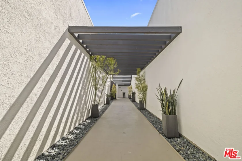 10720 Ohio Avenue #21 photo 31