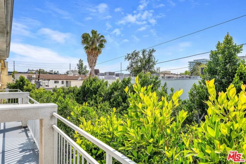 117 S Clark Drive #305 photo 10