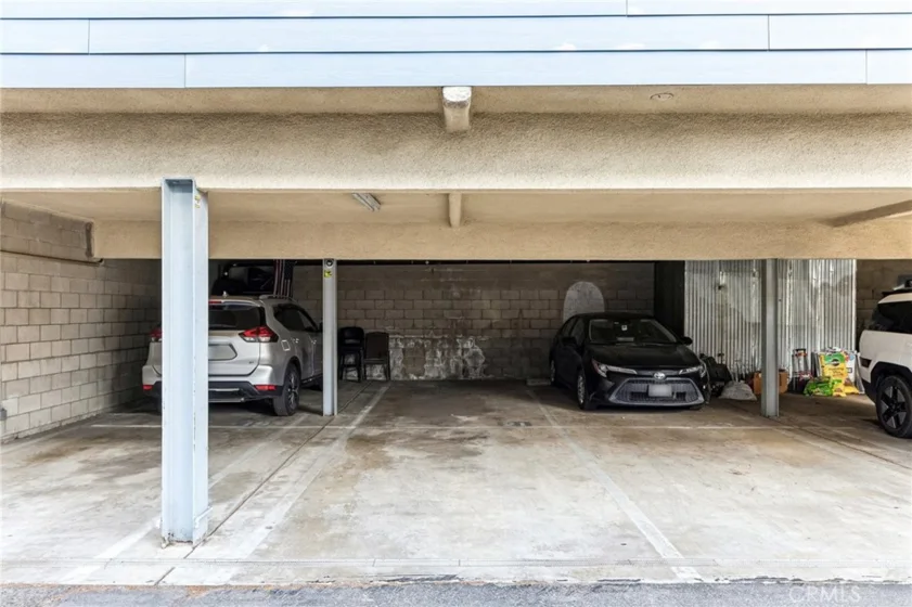 15113 Saticoy Street #25 photo 23
