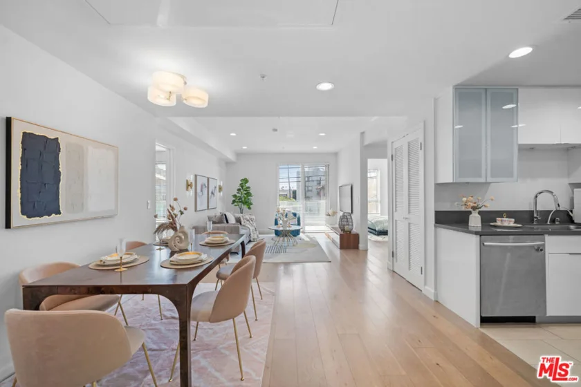 105 S Mariposa Avenue #204 photo 19
