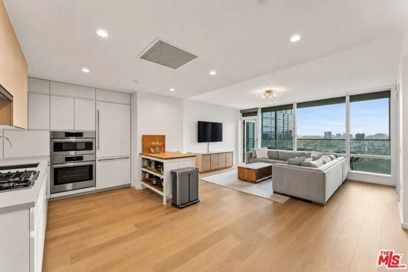 877 Francisco Street #1716 photo 16