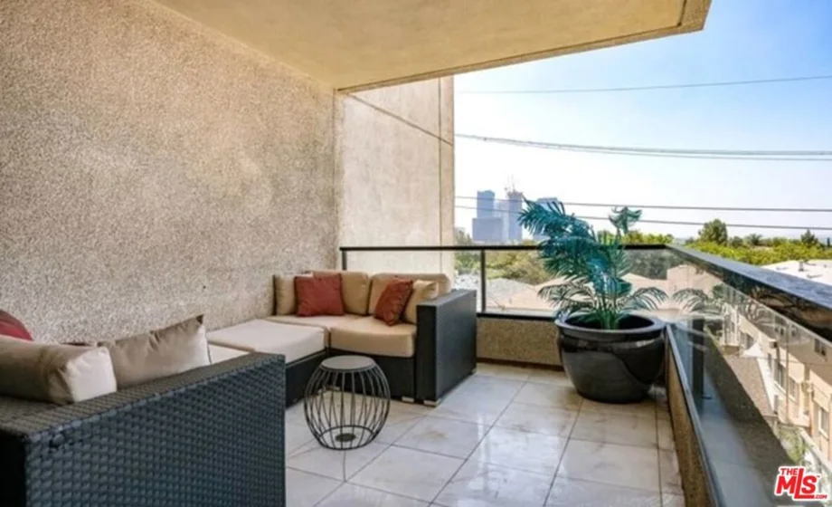 10350 Wilshire Boulevard #404 photo 3