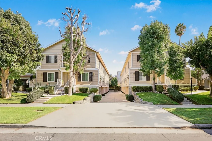 154 N Meridith Avenue #8 photo 1