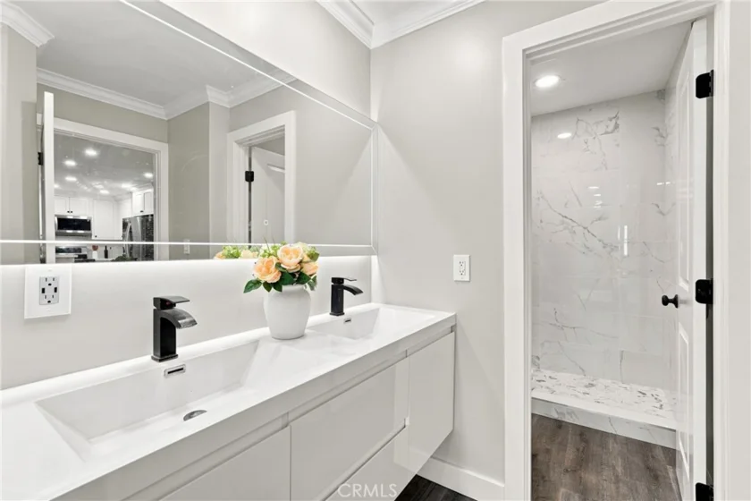 278 N Wilshire #108 photo 17