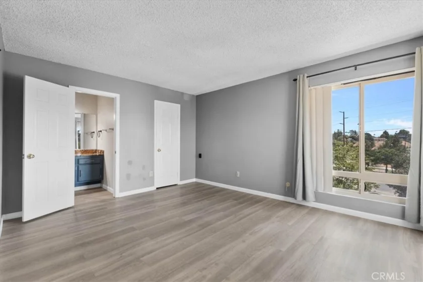 4727 Knickerbocker photo 17