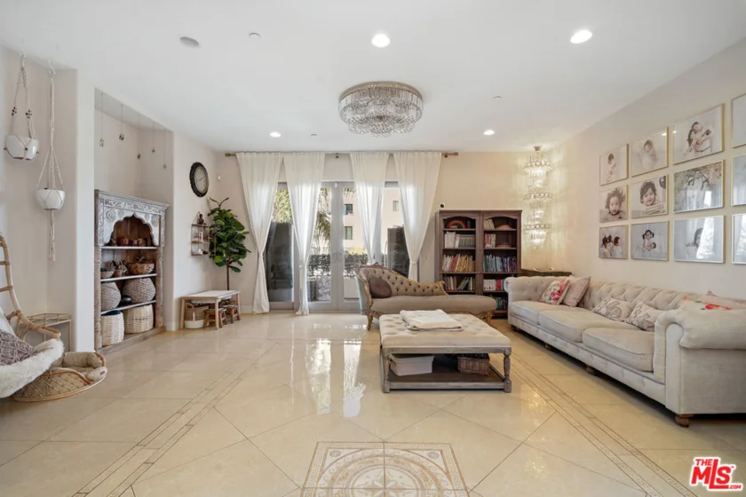 1835 S Barrington Avenue #101 photo 1